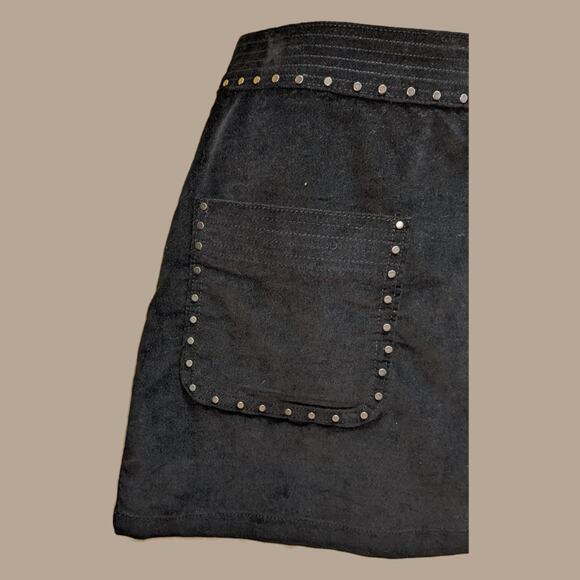 Retro Black Velvet Studded Mini Skirt with Front Pockets by Abercrombie & Fitch - Picture 2 of 4